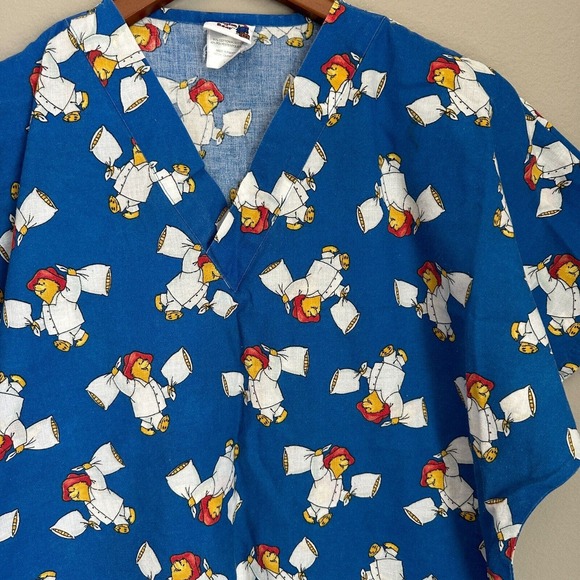 Paddington Bear Blue Scrubs Top Cotton V-Neck Short Sleeve Pockets Women's S - Picture 2 of 10